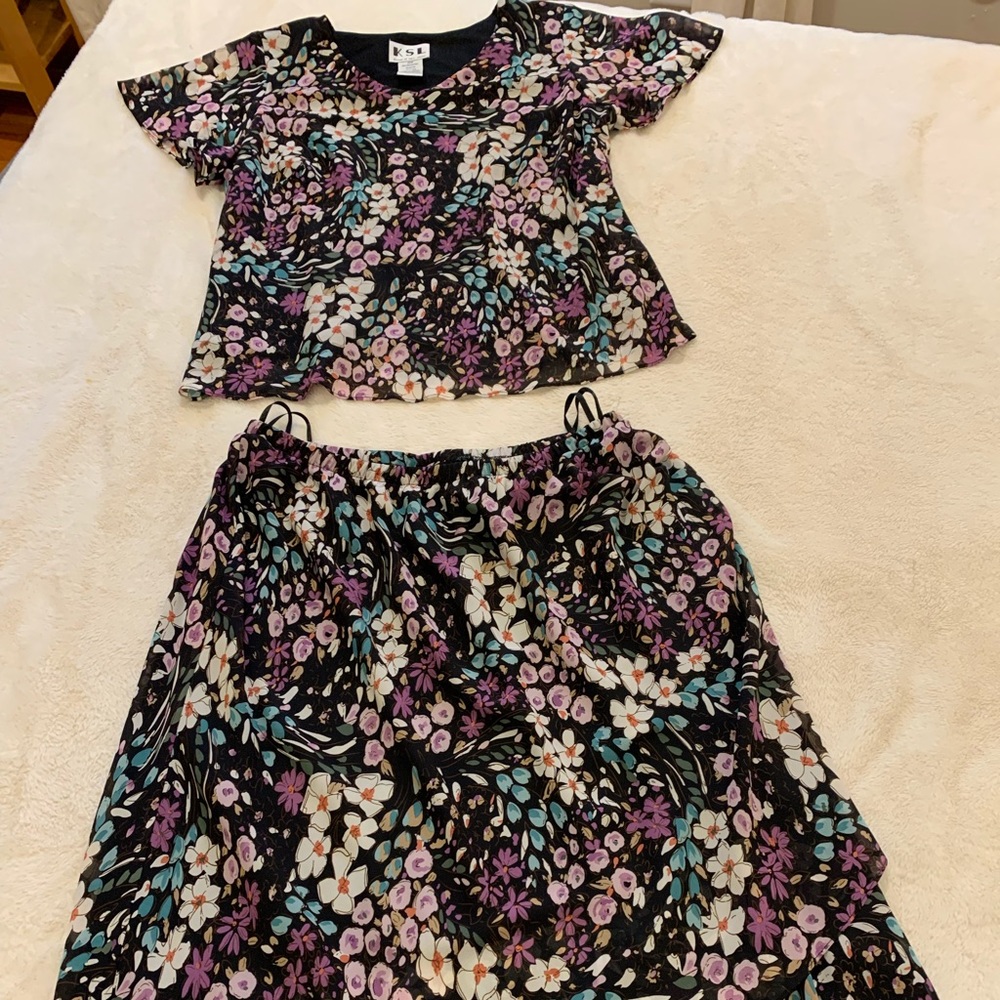 Karin Stevens Women’s blouse and skirt set